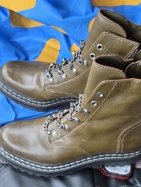Womens Olive Green Leather Lace-Up Hiking Boots